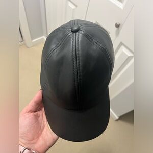 Gap Leatherette Baseball Cap faux leather women’s hat True Black excellent cond